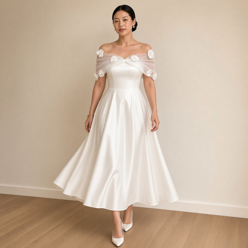Robe de mariée mi-longue en satin à drapé de tulle fleuri, blanc, en mouvement – SAKIWÉ