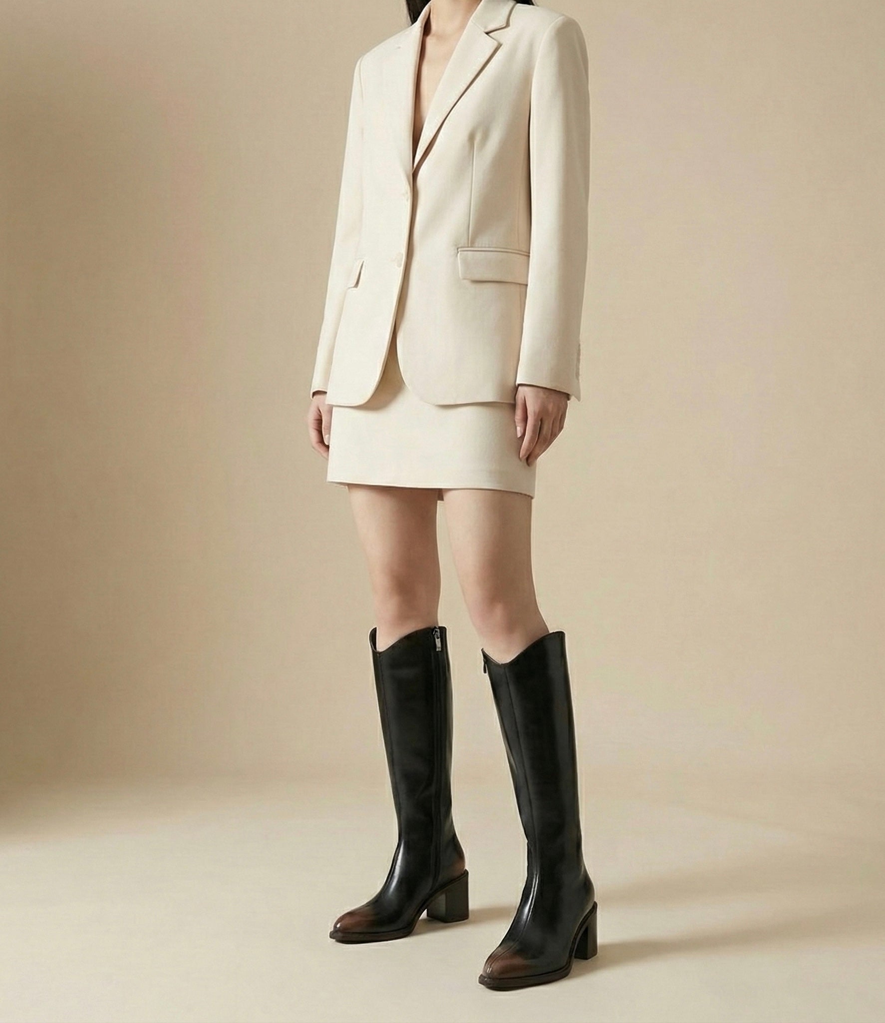 Botte Cavalière Sculpturale – Cuir Patiné & Allure Intemporelle