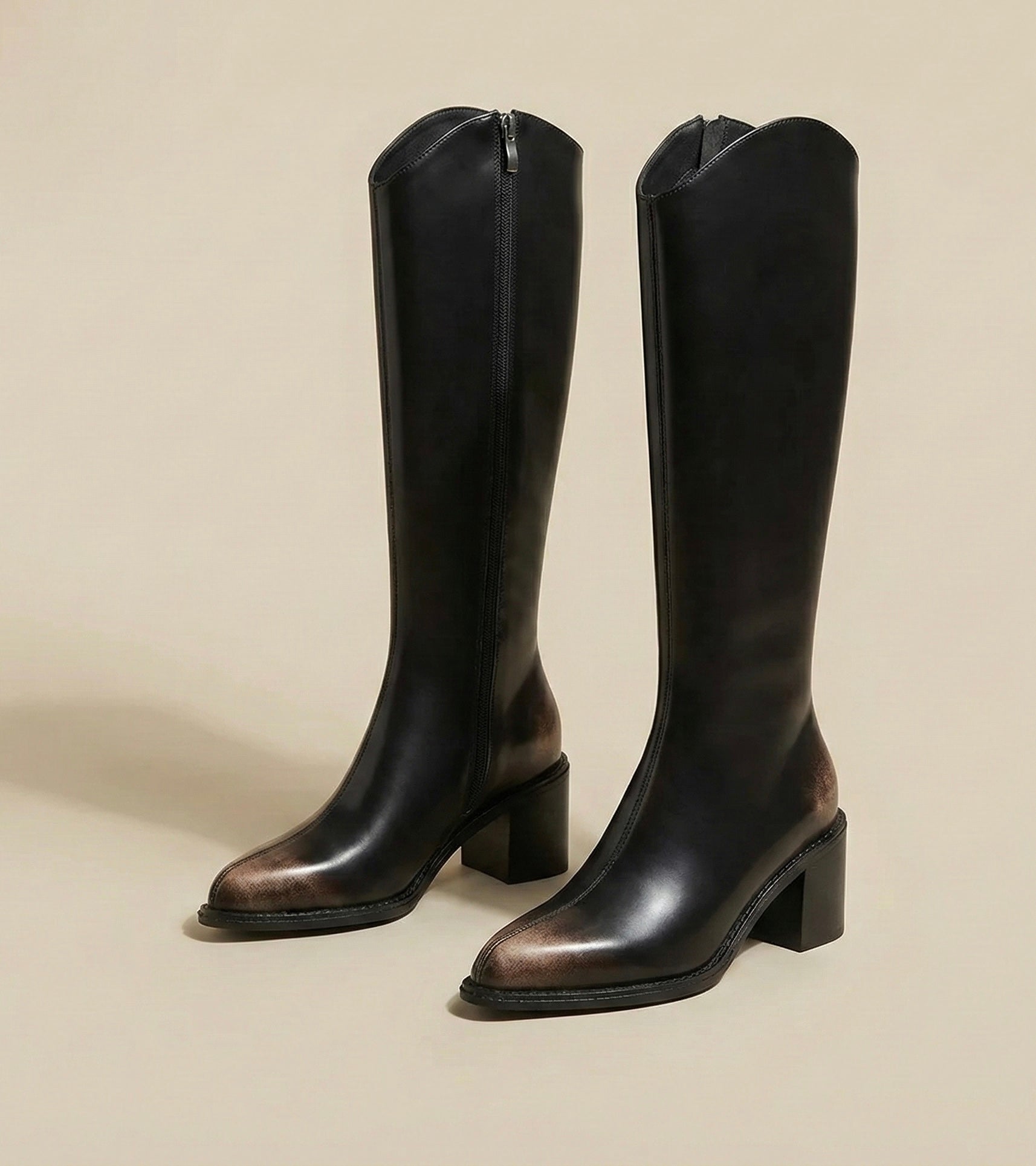 Botte Cavalière Sculpturale – Cuir Patiné & Allure Intemporelle