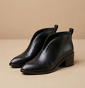 Bottines cuir talon carré V-Cut vue face - Sakiwé