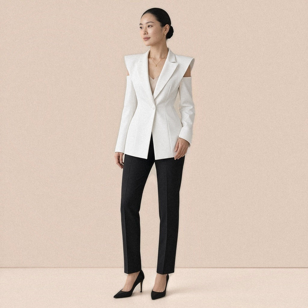 Blazer long cintré à épaules structurées SAKIWE, coloris blanc, vue de face