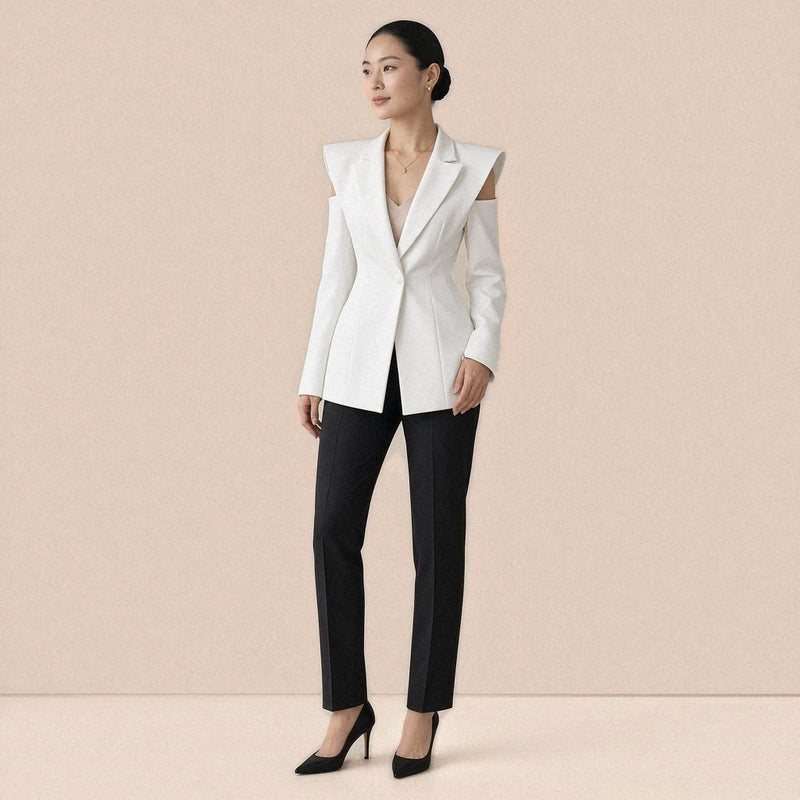 Blazer long cintré à épaules structurées SAKIWE, coloris blanc, vue de face