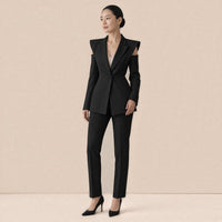 Blazer long cintré à épaules structurées SAKIWE, coloris noir, vue de face
