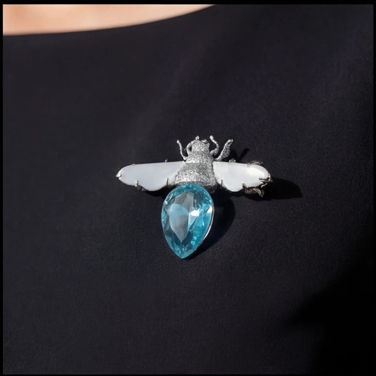 Broche Motif Insecte Dorée — vue 7