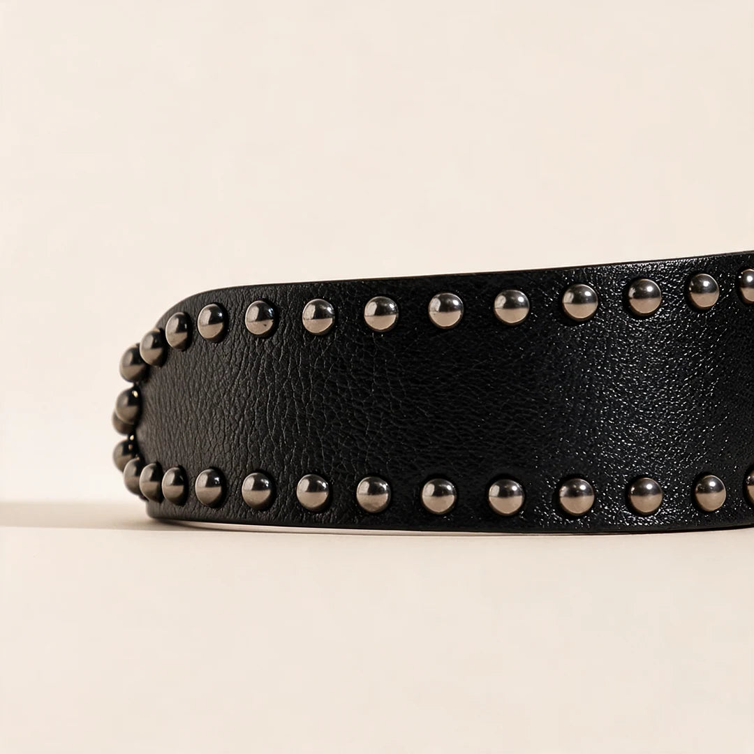 Ceinture cloutée détail clous métal sur cuir noir