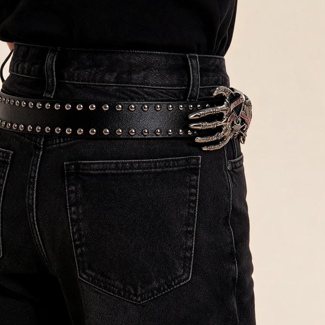 Ceinture cloutée boucle skull dragon vue portée trois-quarts