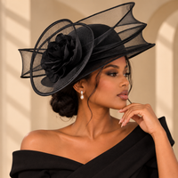 Chapeau de cérémonie noir à fleur – pose élégante