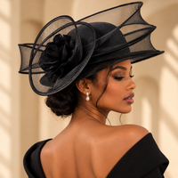 Chapeau de cérémonie noir à fleur – vue de dos trois quarts