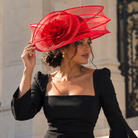 Chapeau rouge vue de profil