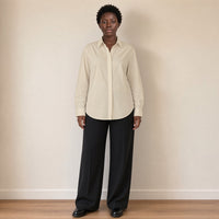 Chemise ample à patte de boutonnage cachée, abricot nacré, vue de face – SAKIWÉ