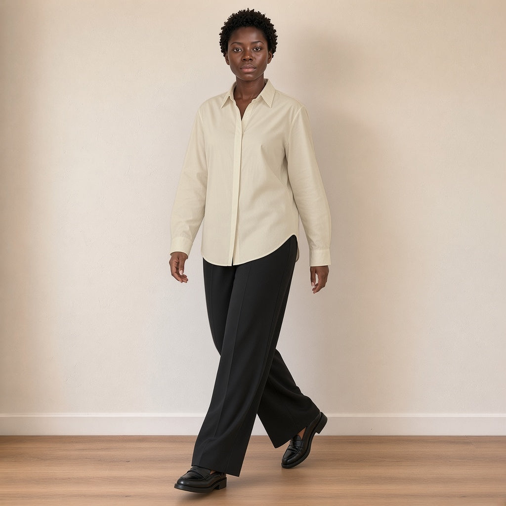 Chemise ample à patte de boutonnage cachée, abricot nacré, en marchant – SAKIWÉ