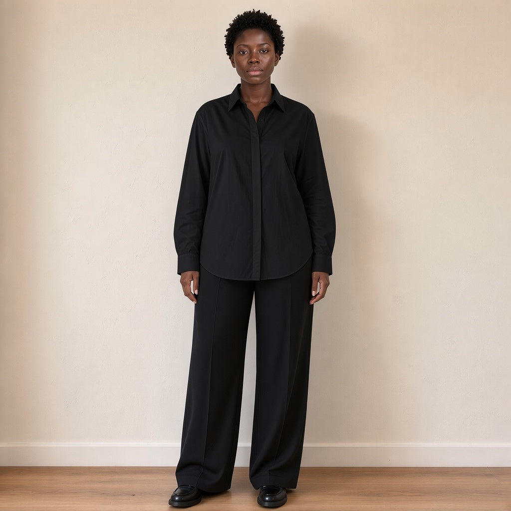 Chemise ample à patte de boutonnage cachée, noir, vue de face – SAKIWÉ