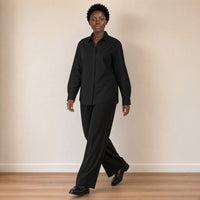 Chemise ample à patte de boutonnage cachée, noir, en marchant – SAKIWÉ