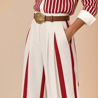 Ensemble chemise rayée et pantalon large à bandes avec ceinture SAKIWE, rouge et blanc, détail de la taille, des pinces et de la ceinture