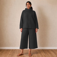 Ensemble haut chauve-souris plissé et pantalon large court, noir, vue de face – SAKIWÉ