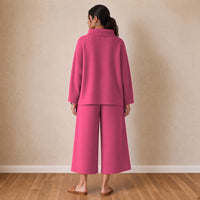 Ensemble haut chauve-souris plissé et pantalon large court, fuchsia, vue de dos – SAKIWÉ