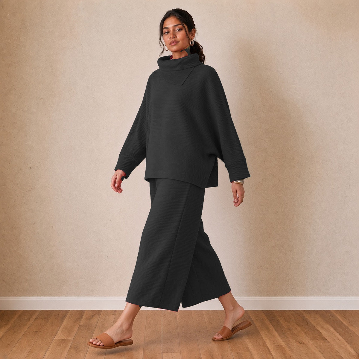 Ensemble haut chauve-souris plissé et pantalon large court, noir, en marchant – SAKIWÉ