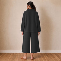 Ensemble haut chauve-souris plissé et pantalon large court, noir, vue de dos – SAKIWÉ