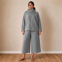 Ensemble haut chauve-souris plissé et pantalon large court, gris, vue de face – SAKIWÉ