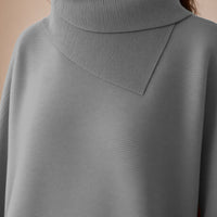 Ensemble haut chauve-souris plissé et pantalon large court, gris, détail du col montant replié – SAKIWÉ