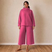 Ensemble haut chauve-souris plissé et pantalon large court, fuchsia, vue de face – SAKIWÉ