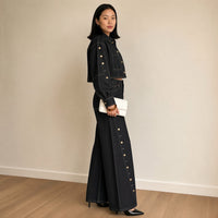Ensemble en jean noir, vue de profil – SAKIWÉ