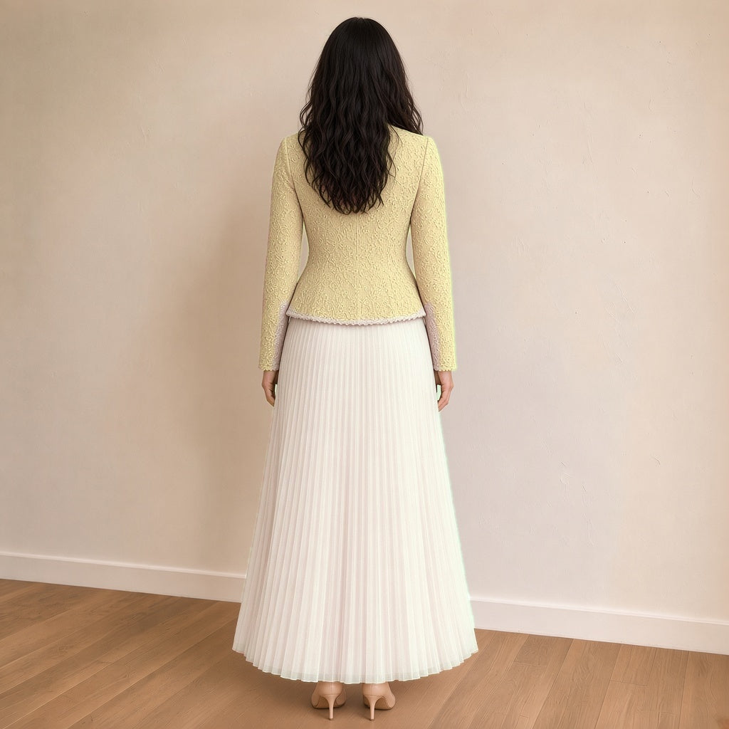Ensemble veste cintrée en dentelle perlée et jupe longue plissée, abricot, vue de dos avec le laçage à la taille – SAKIWÉ
