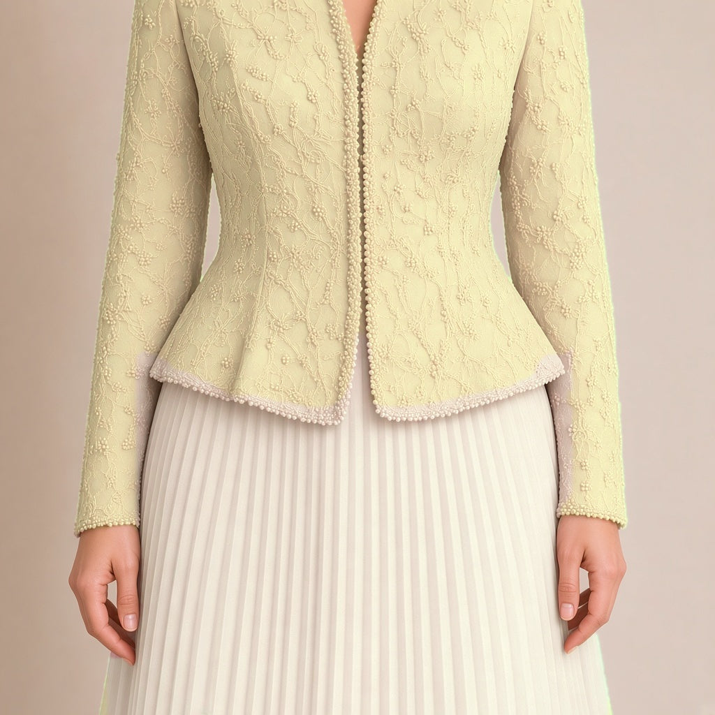 Ensemble veste cintrée en dentelle perlée et jupe longue plissée, abricot, détail de la veste en dentelle perlée – SAKIWÉ
