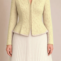 Ensemble veste cintrée en dentelle perlée et jupe longue plissée, abricot, détail de la veste en dentelle perlée – SAKIWÉ