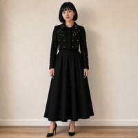 Ensemble veste courte perlée et jupe plissée taille haute, noir, vue de face – SAKIWÉ