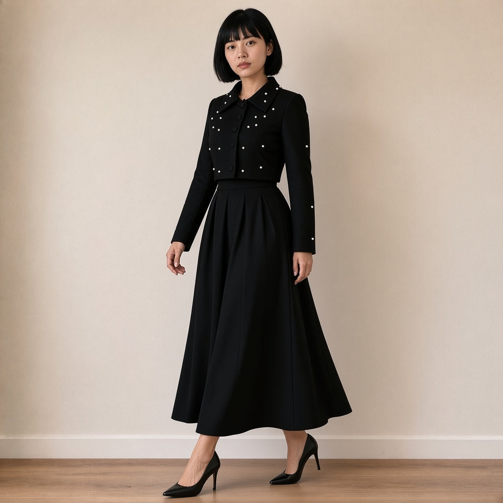 Ensemble veste courte perlée et jupe plissée taille haute, noir, en marchant – SAKIWÉ