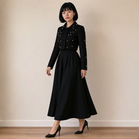 Ensemble veste courte perlée et jupe plissée taille haute, noir, en marchant – SAKIWÉ