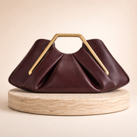 Kompakte Clutch in Lederoptik