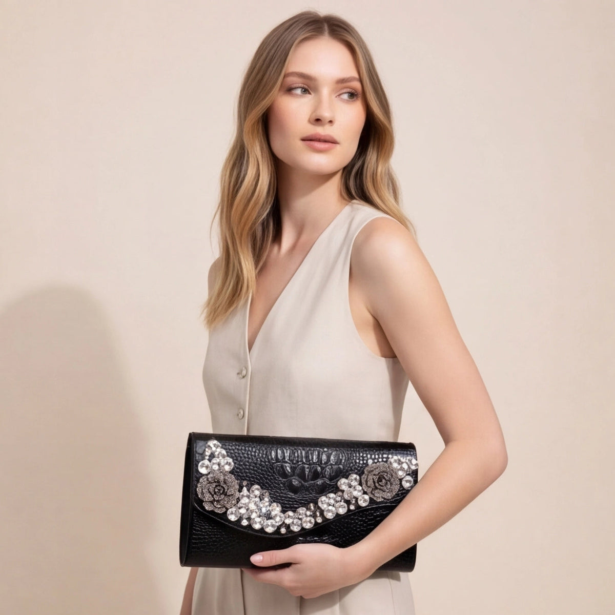 Pochette epurée vague à strass