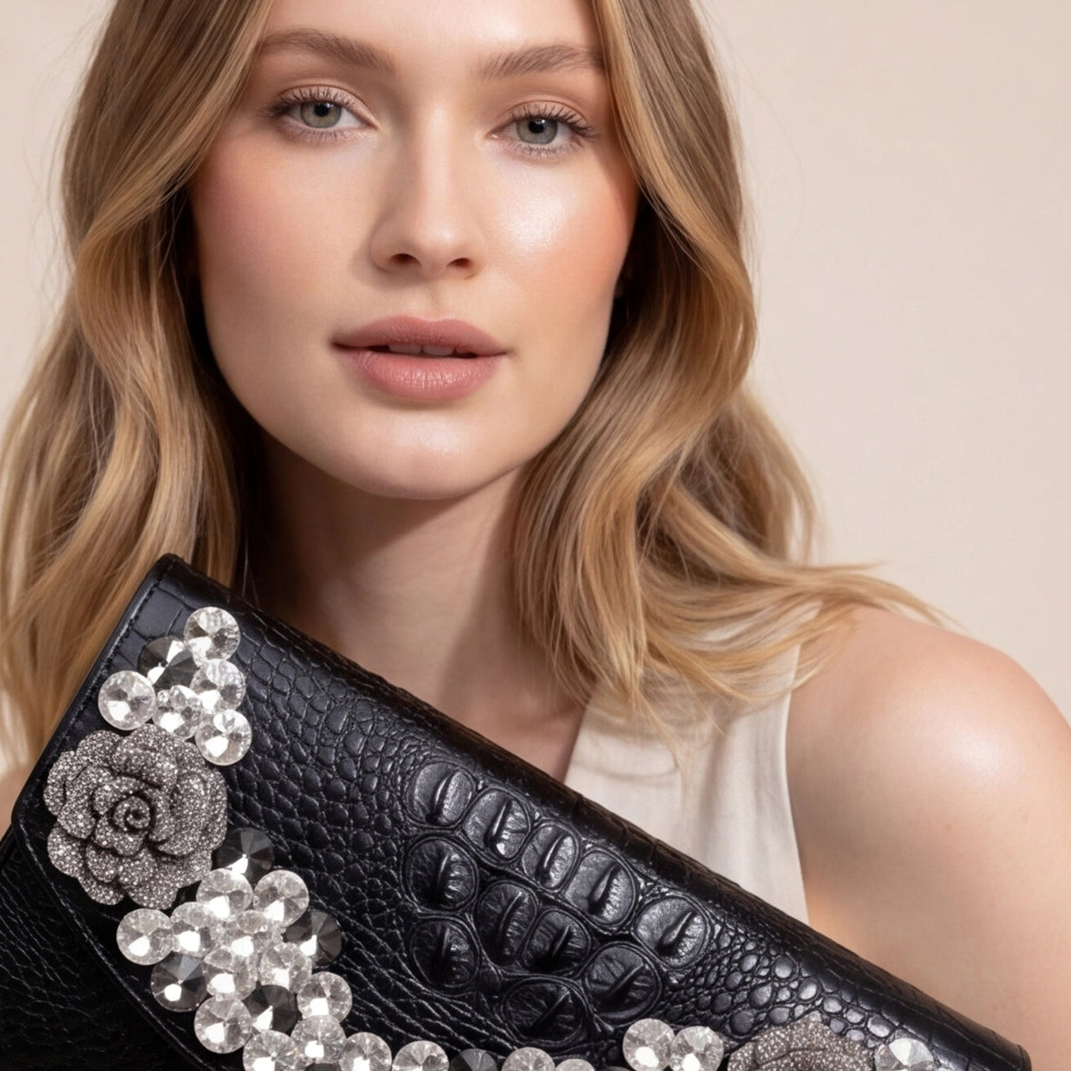 Pochette epurée vague à strass