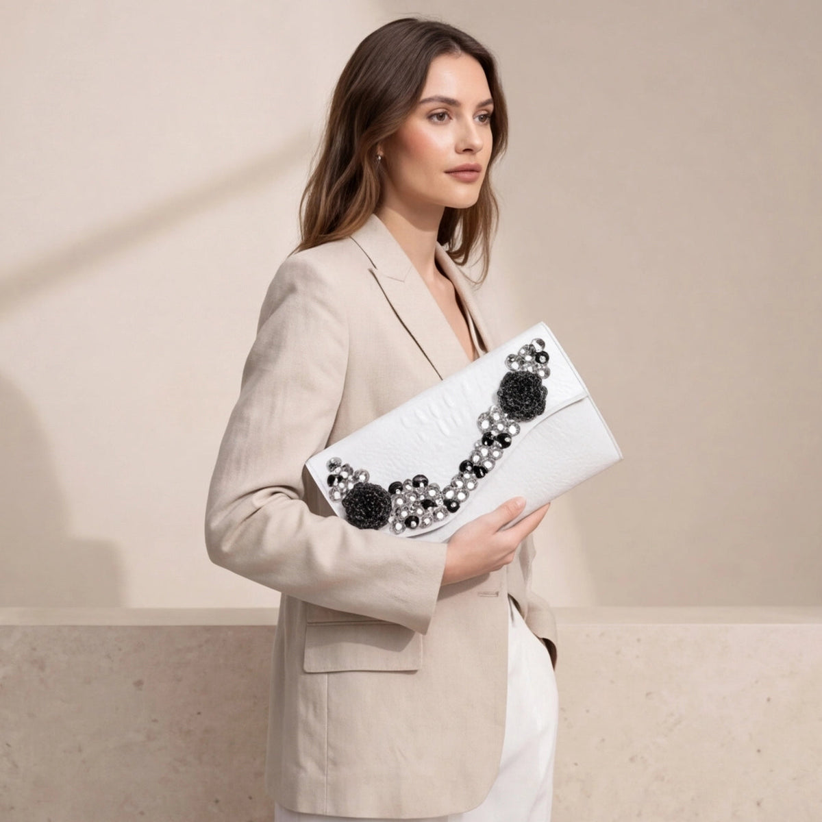 Pochette epurée vague à strass