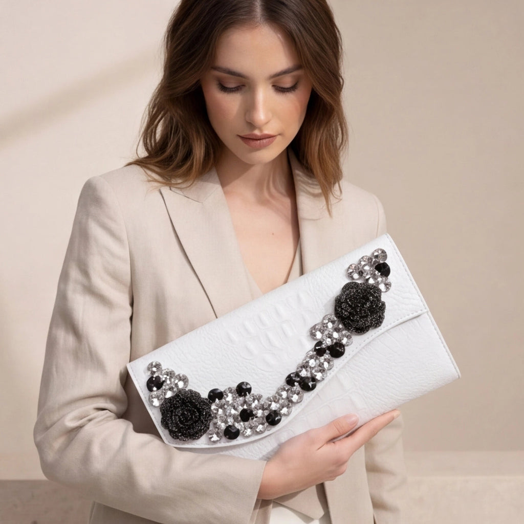 Pochette epurée vague à strass