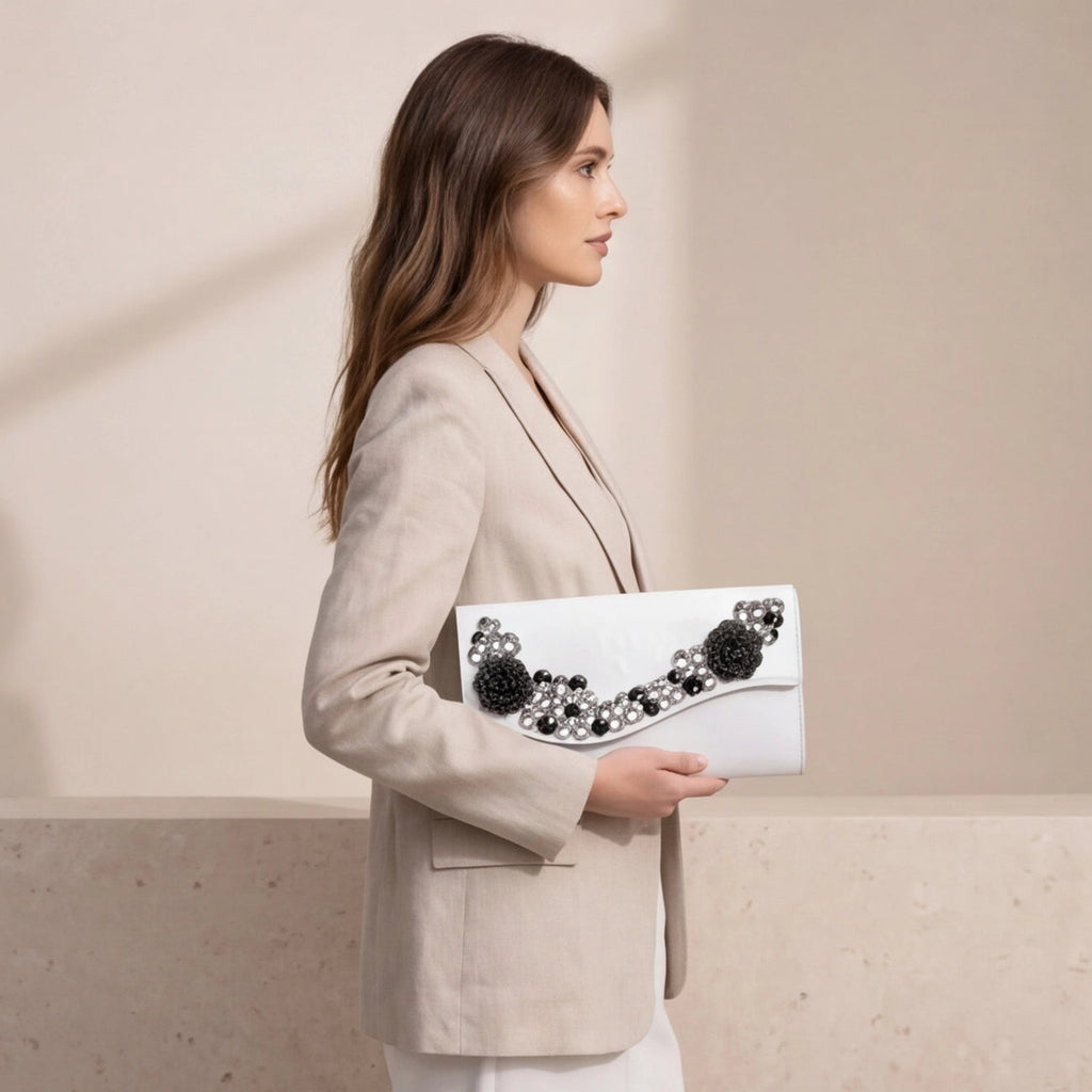 Pochette epurée vague à strass