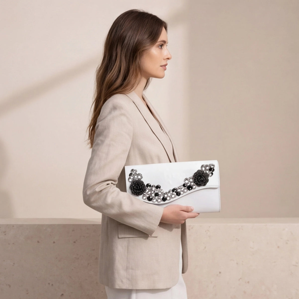 Pochette epurée vague à strass