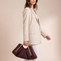 Kompakte Clutch in Lederoptik