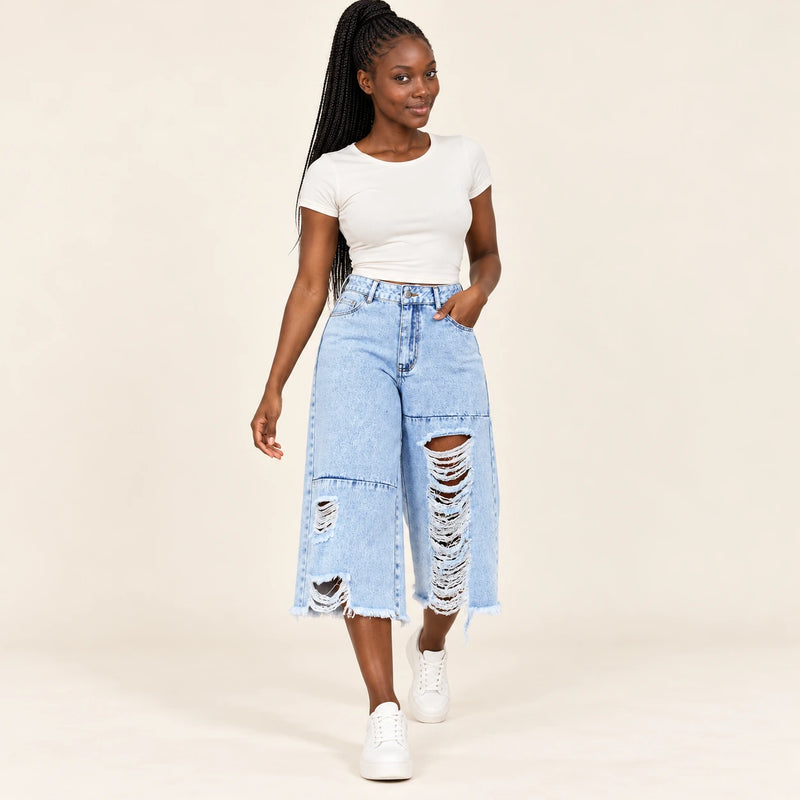 Jean 7/8 bleu déchiré à jambes larges, vue trois quarts