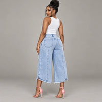 Jean capri bleu clair à déchirures et inscription jeans, vue de face
