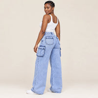 Vue arrière du jean cargo bleu clair à jambes larges