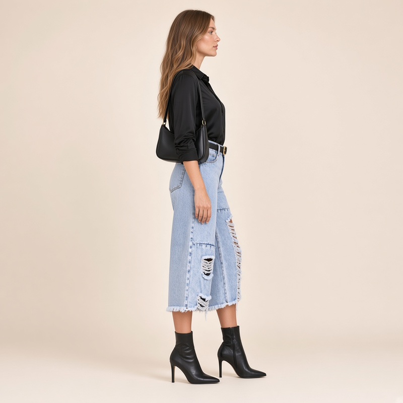 Jean mi-court style destroy – vue de profil