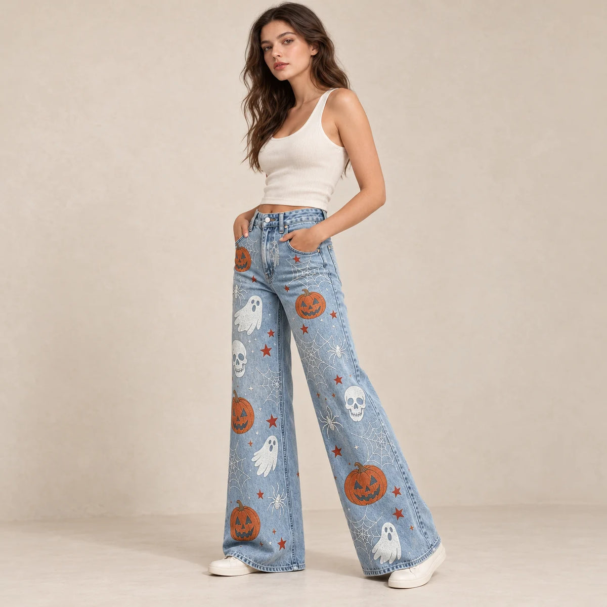 Jean bleu clair imprimé Halloween, vue de profil des jambes larges imprimées