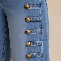 Détail des boutons laiton sur pattes du jean – SAKIWÉ