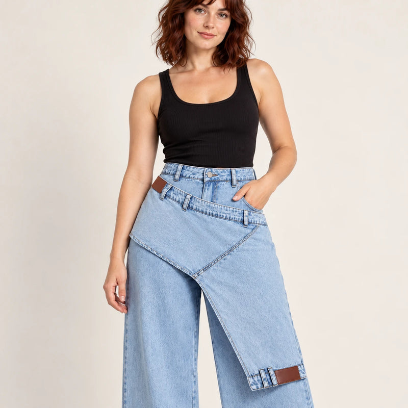 Détail du surpanneau diagonal en denim et des finitions contrastantes