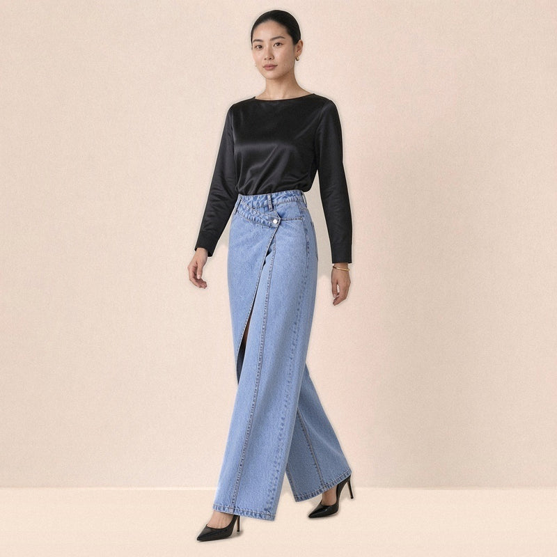 Jean large bleu clair effet portefeuille SAKIWE, en marche