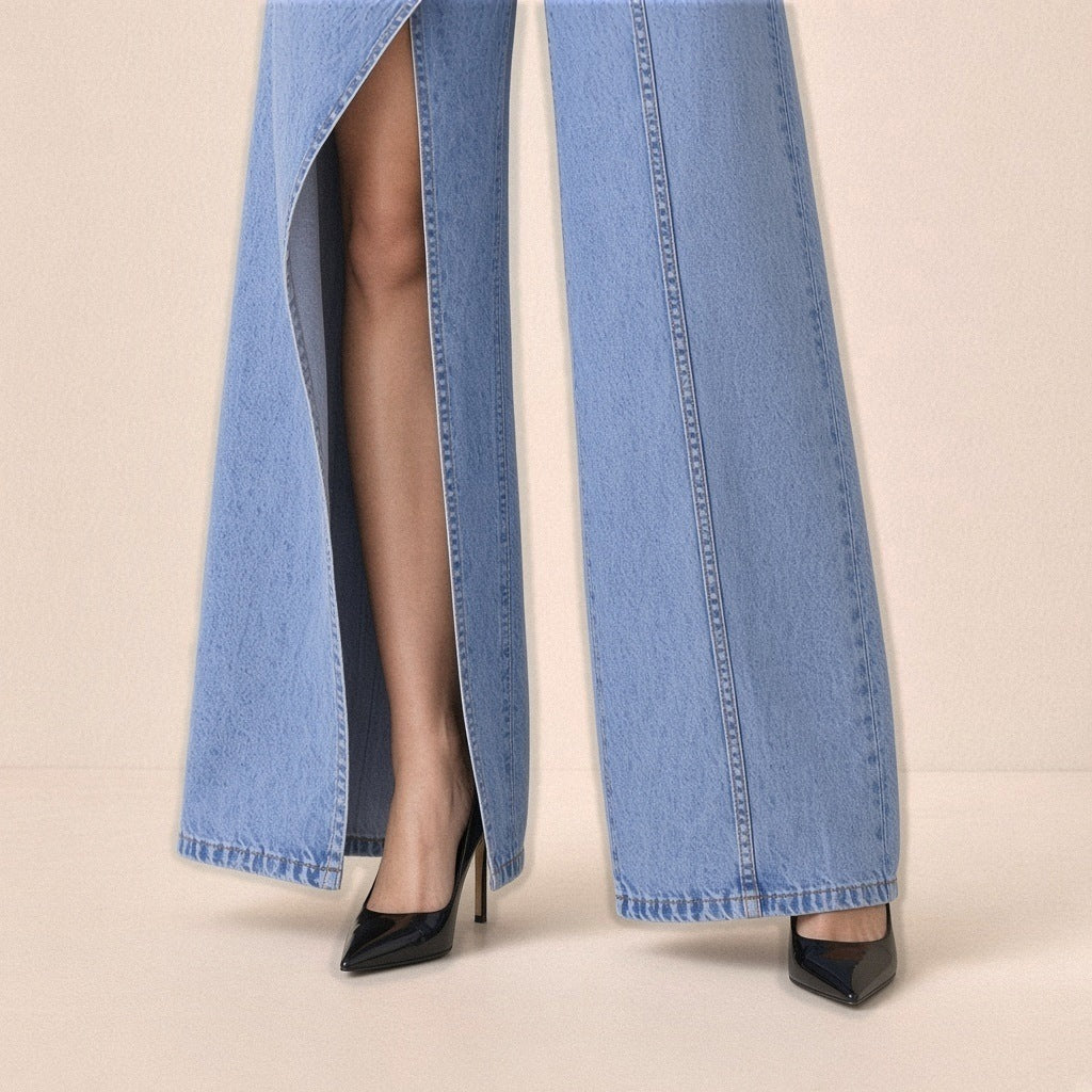 Jean large bleu clair effet portefeuille SAKIWE, détail de la fente et du bas des jambes