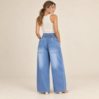 Jean large bleu à taille élastique et grandes poches arrière, vue de dos